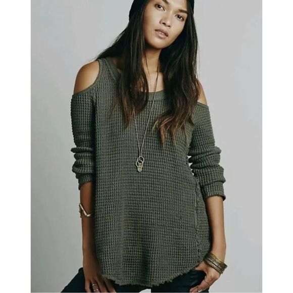 FREE PEOPLE Thermal Knit Olive Green Sunrise Cold Shoulder Sweater Womens Large - Picture 1 of 8